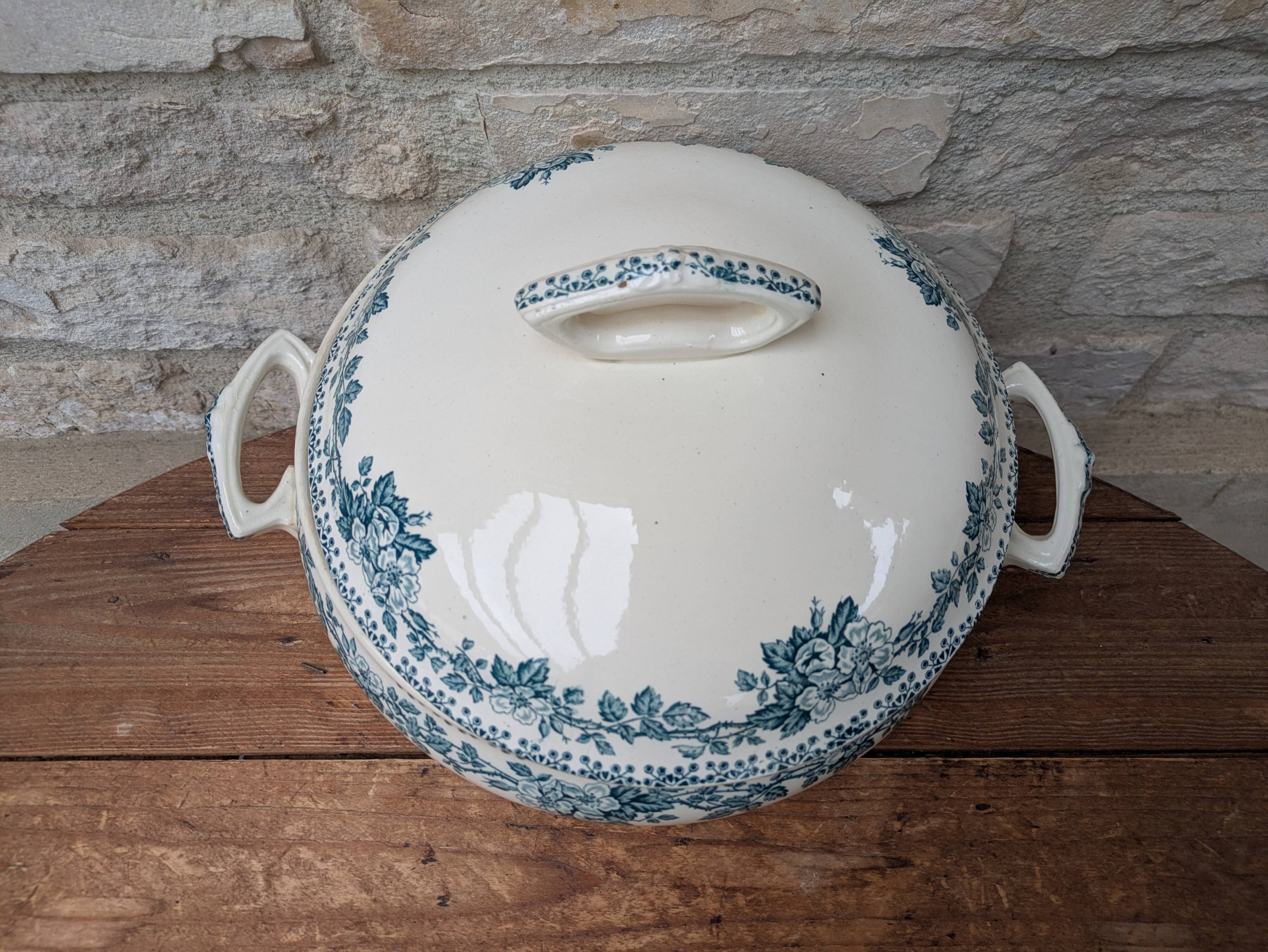 Saint Amand soup tureen model Guadeloupe with a floral decoration in Terre de Fer.