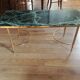 Table basse en marbre vert et laiton