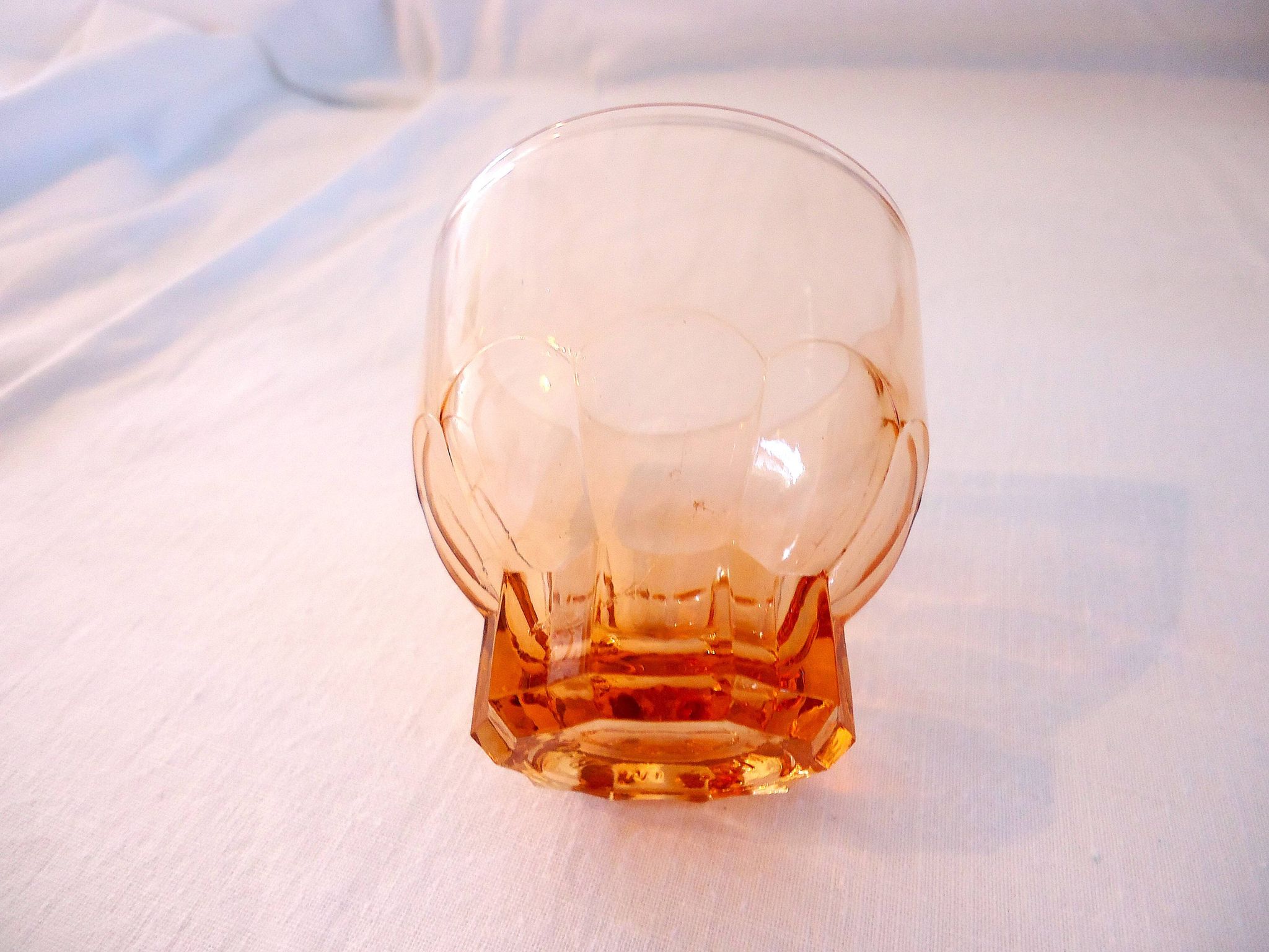 Vintage service in pink salmon glass – Carafe, 8 glasses, and Art Deco tray.