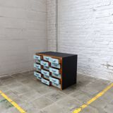 Armoire à tiroirs industrielle colorée