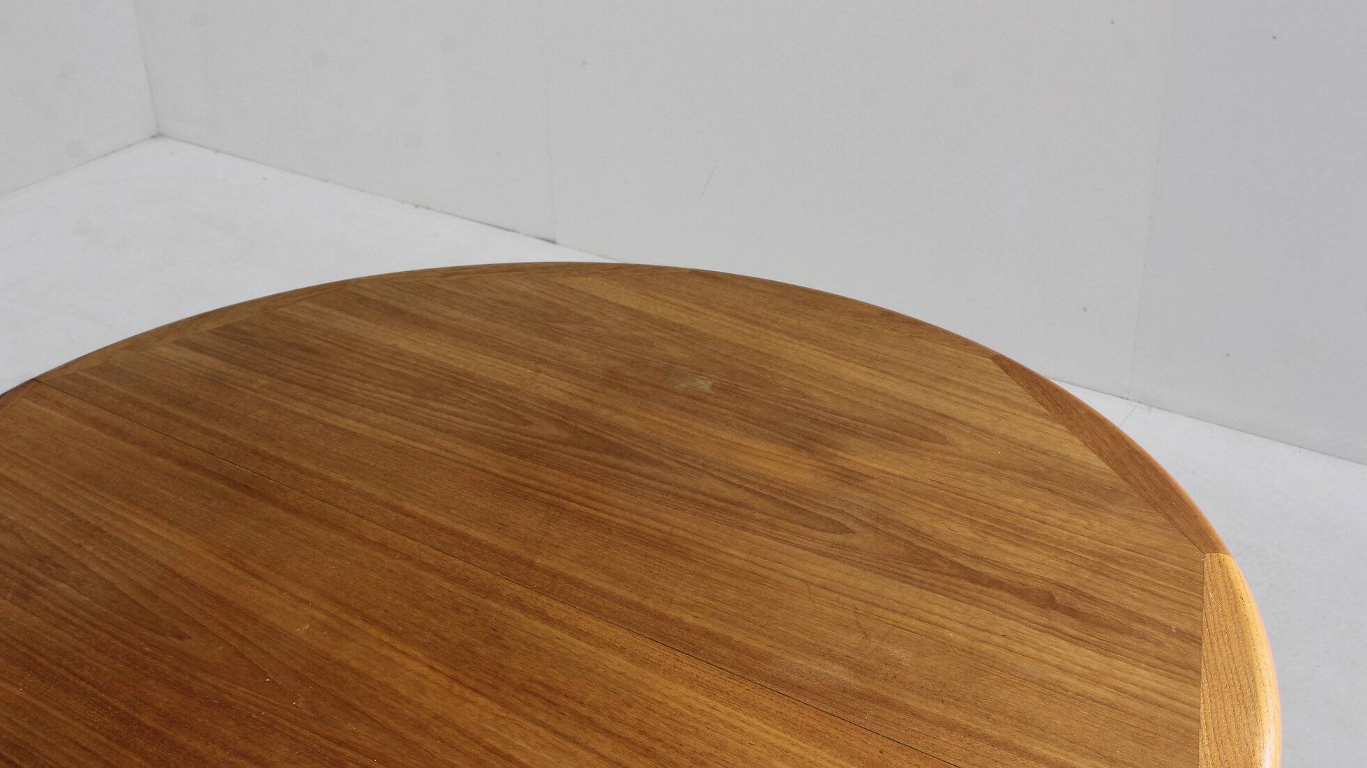 Table à manger ronde extensible en teck danoise vintage des années 1960