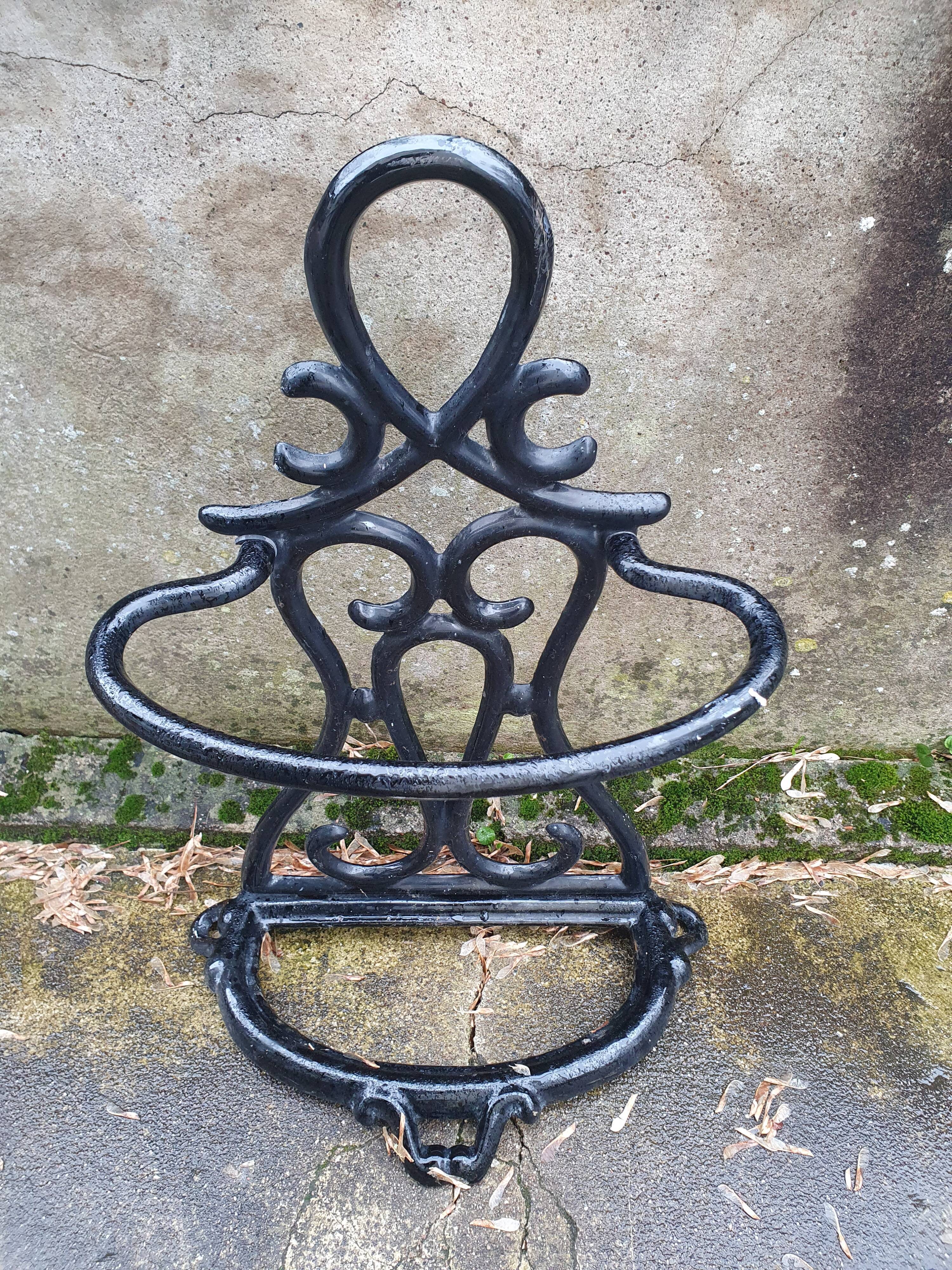 Enamelled cast iron umbrella rod holder