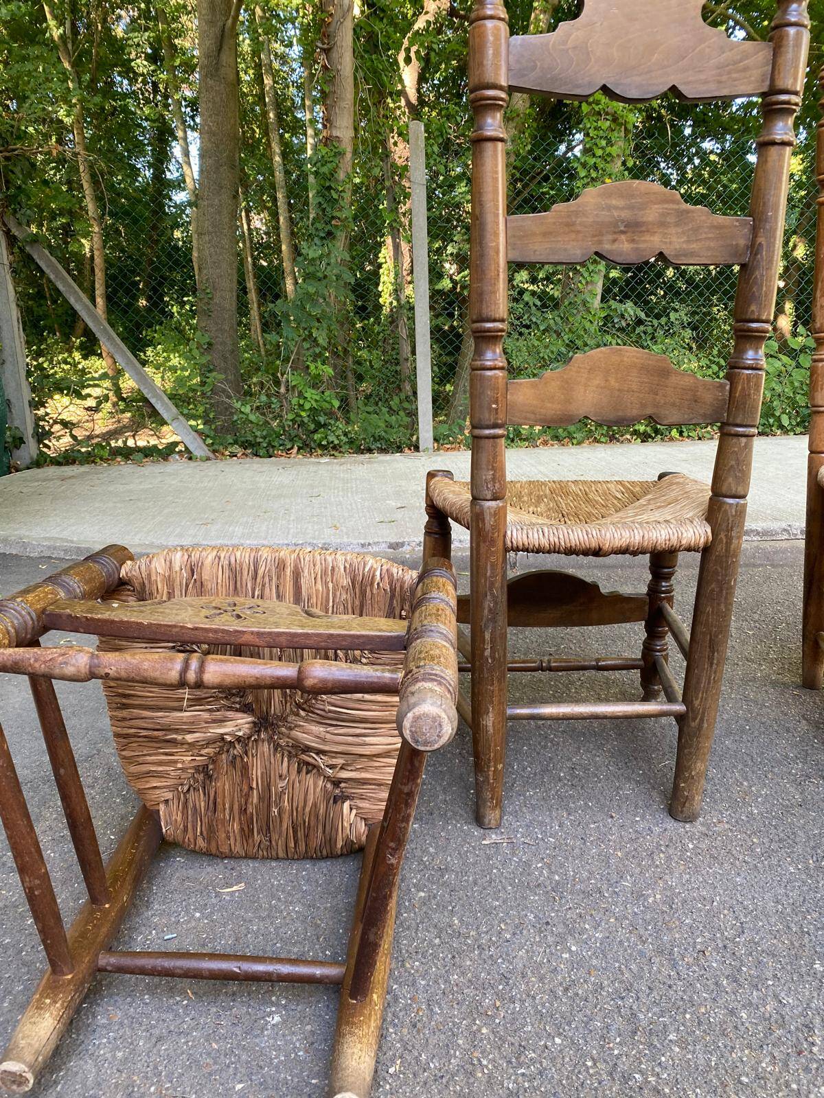 Set of 5 or 4 chic rustic traditional dining chairs with rush seats.