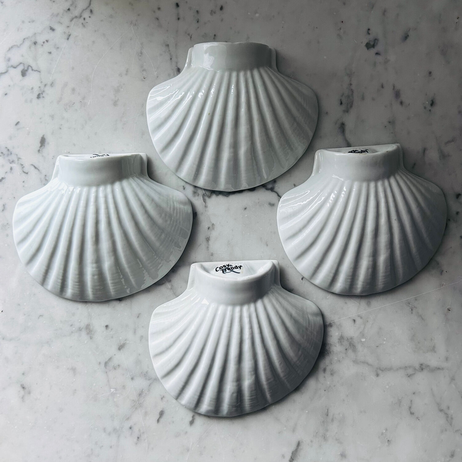 Set of 4 shell-shaped bowls