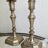 Paire de bougeoirs style néo classique en métal argenté