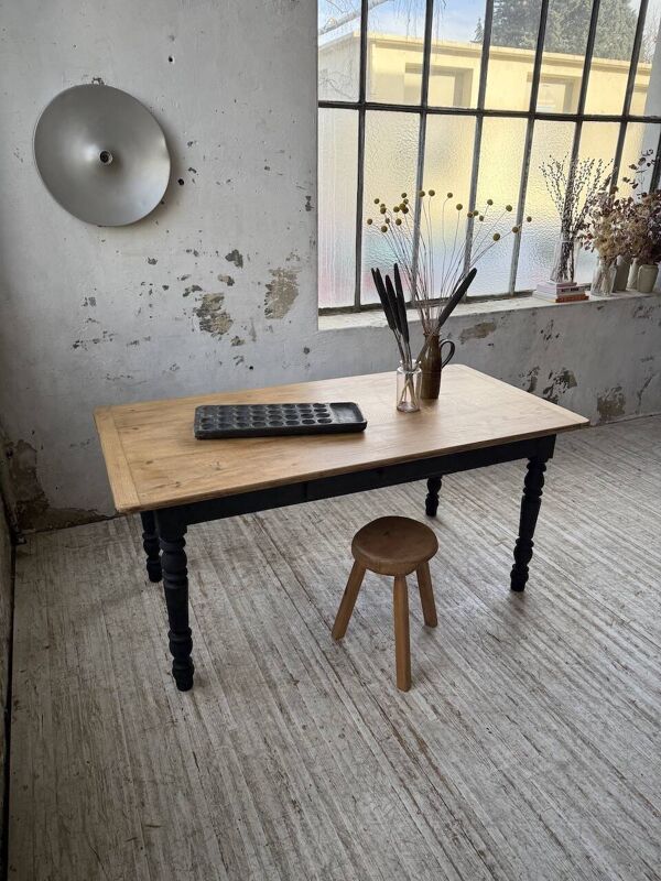 Table de ferme en chêne, pieds tournés noirs