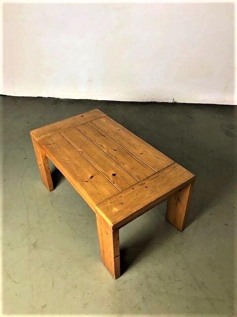 Table basse Charlotte Perriand pour les Arcs