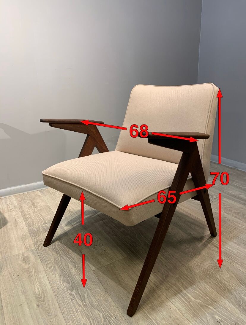 Paire de fauteuils 366, conçus par J. Chierowski