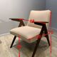 Paire de fauteuils 366, conçus par J. Chierowski