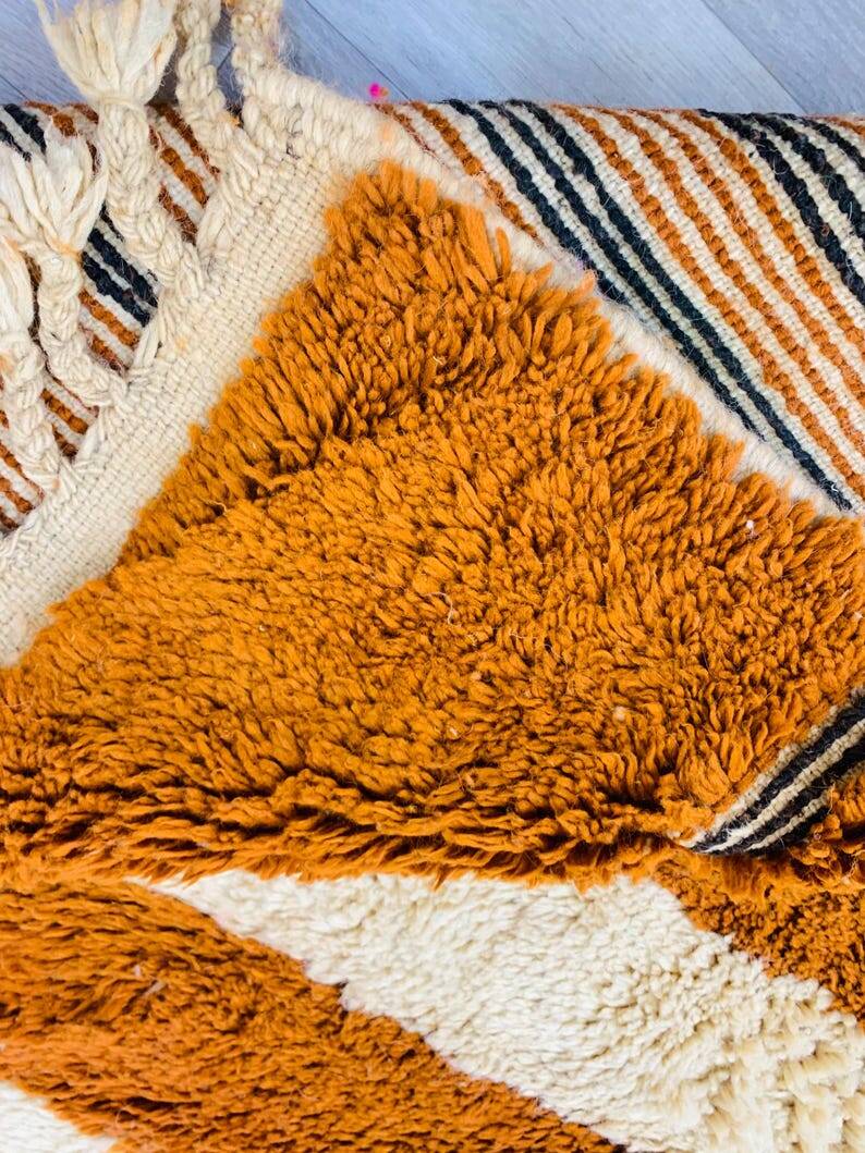 Modern Moroccan rug in rust wool with cream lines 150/250 cm