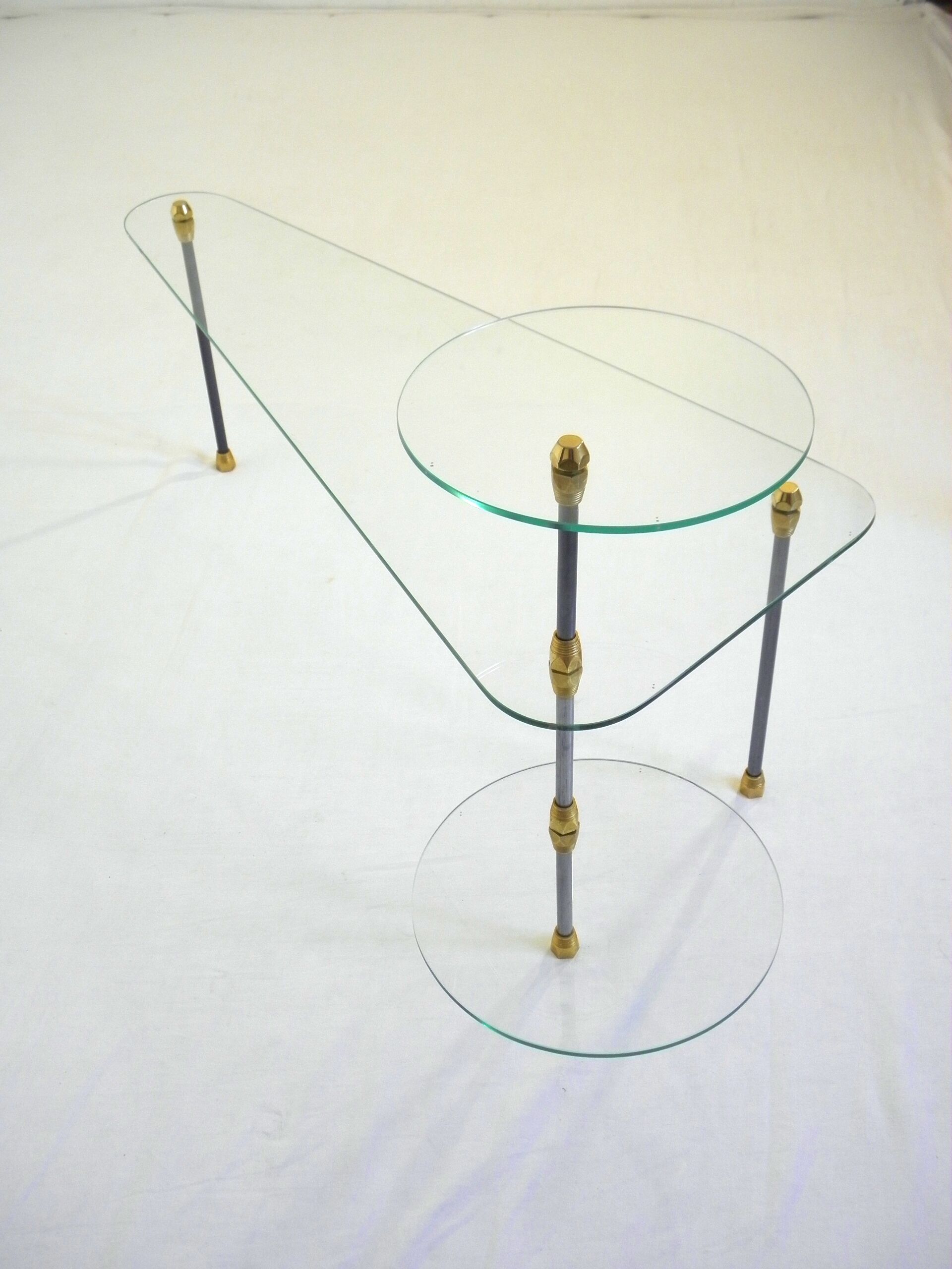 Table basse en verre et métal à plateaux modulables