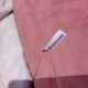 Chauffeuse Togo en velours vieux rose - Ligne Roset