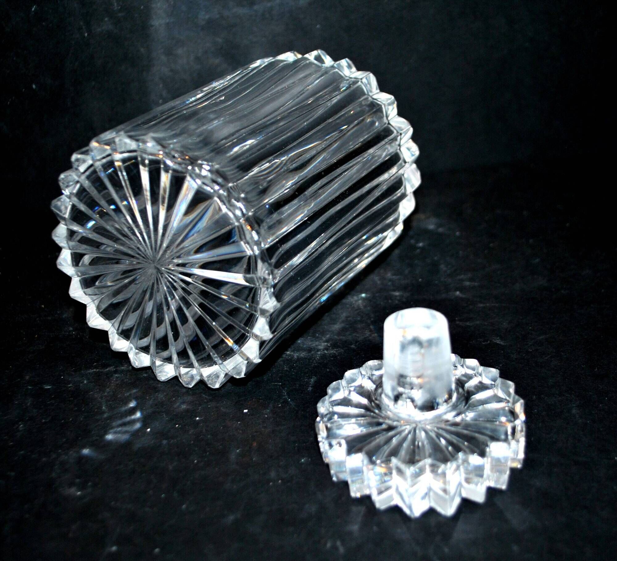 Whiskey bottle decanter in crystal cut in full fluted beveled deep Baccarat or Saint-Louis?
