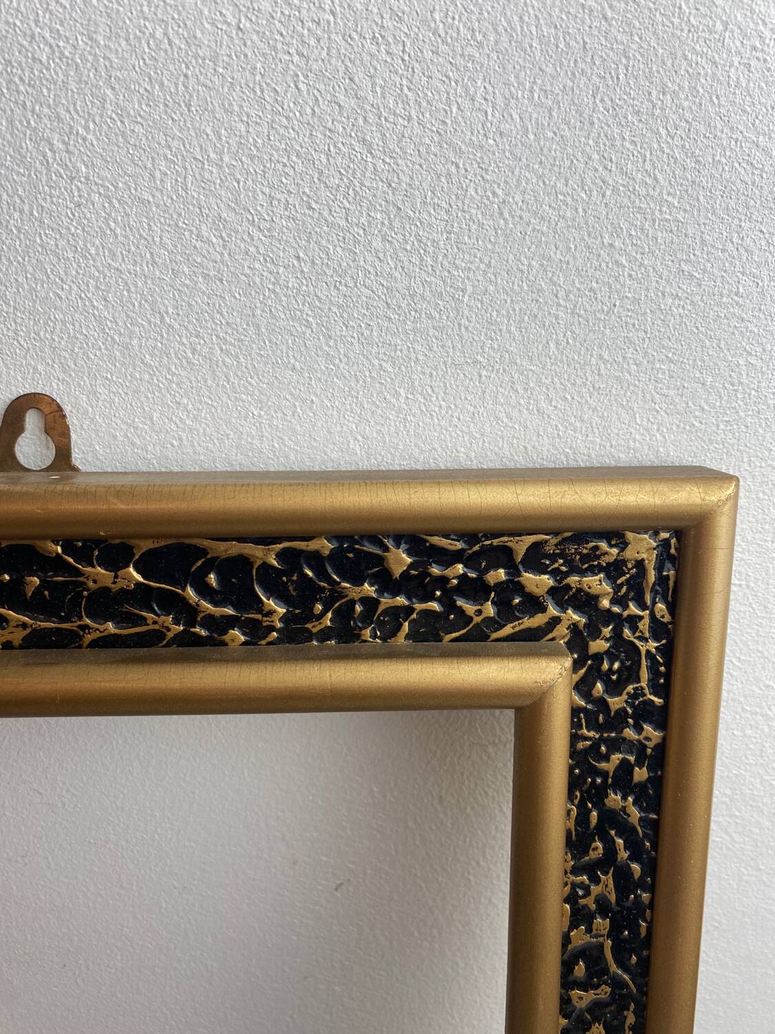 Two-tone wooden frame