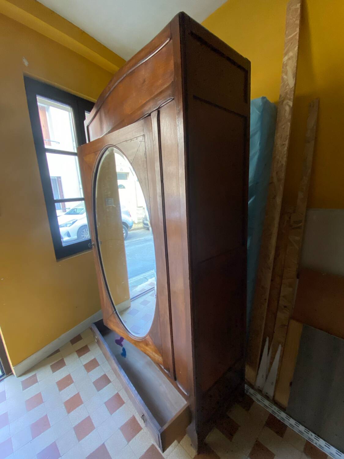 Oval mirror wardrobe