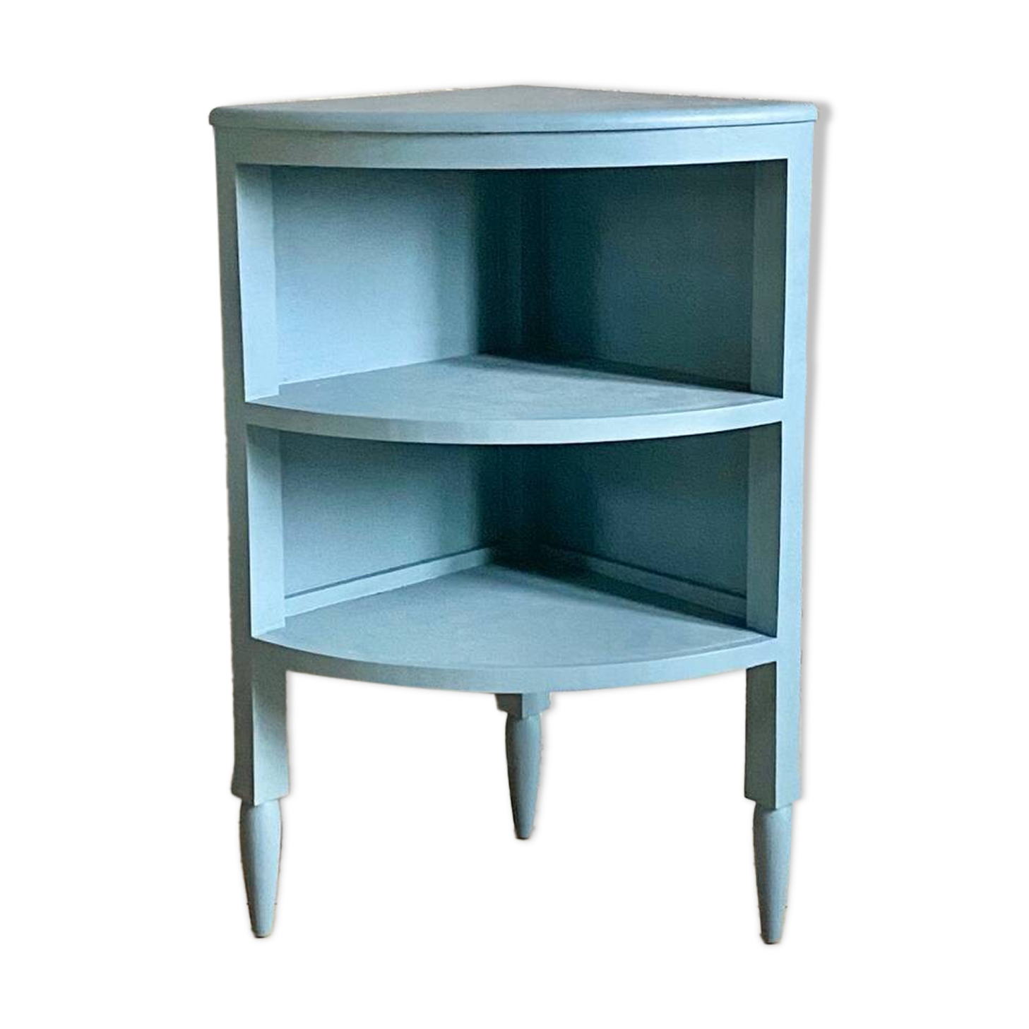 Corner cabinet