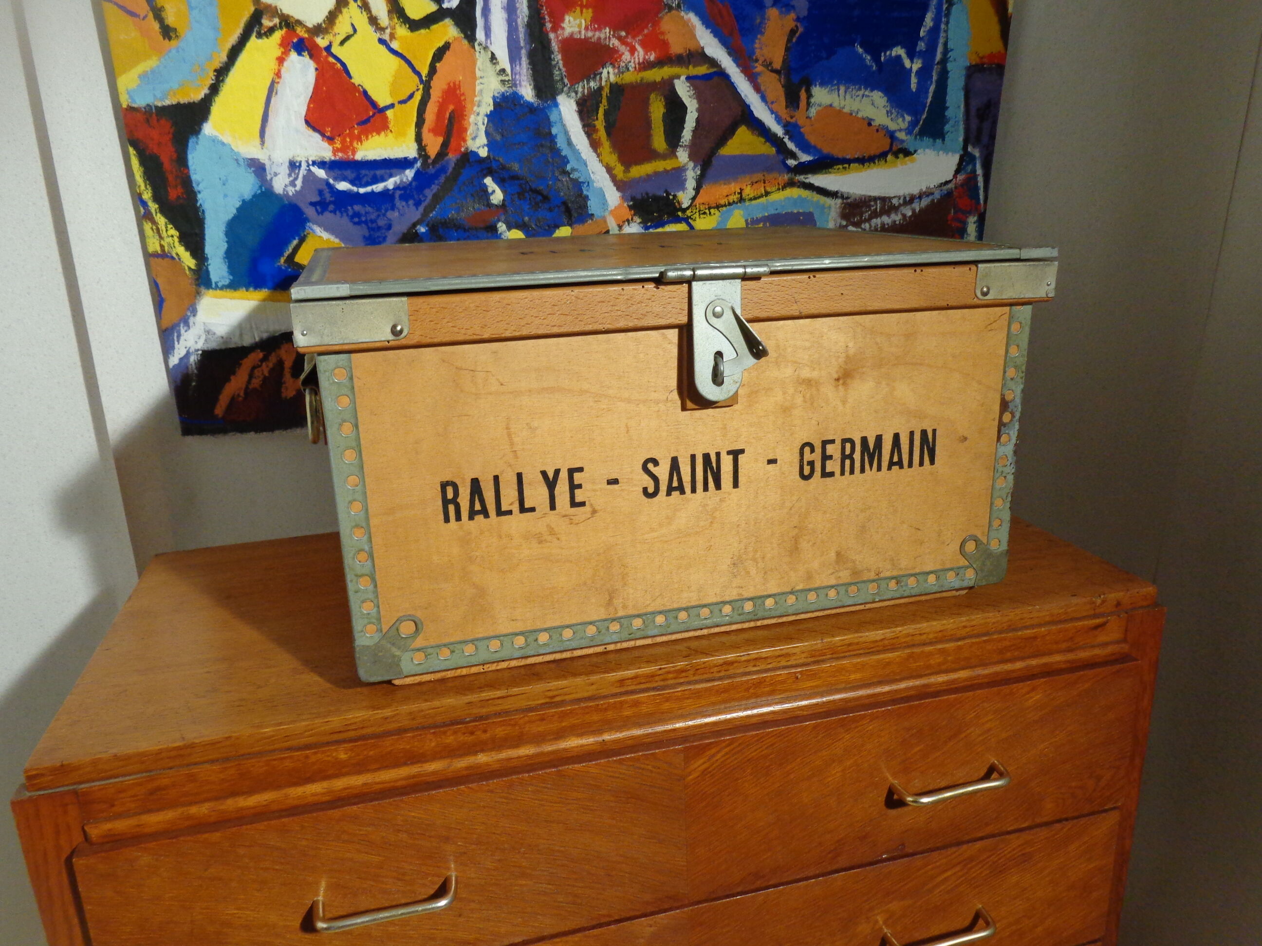 Vintage wooden box Rallye Saint-Germain metal frame