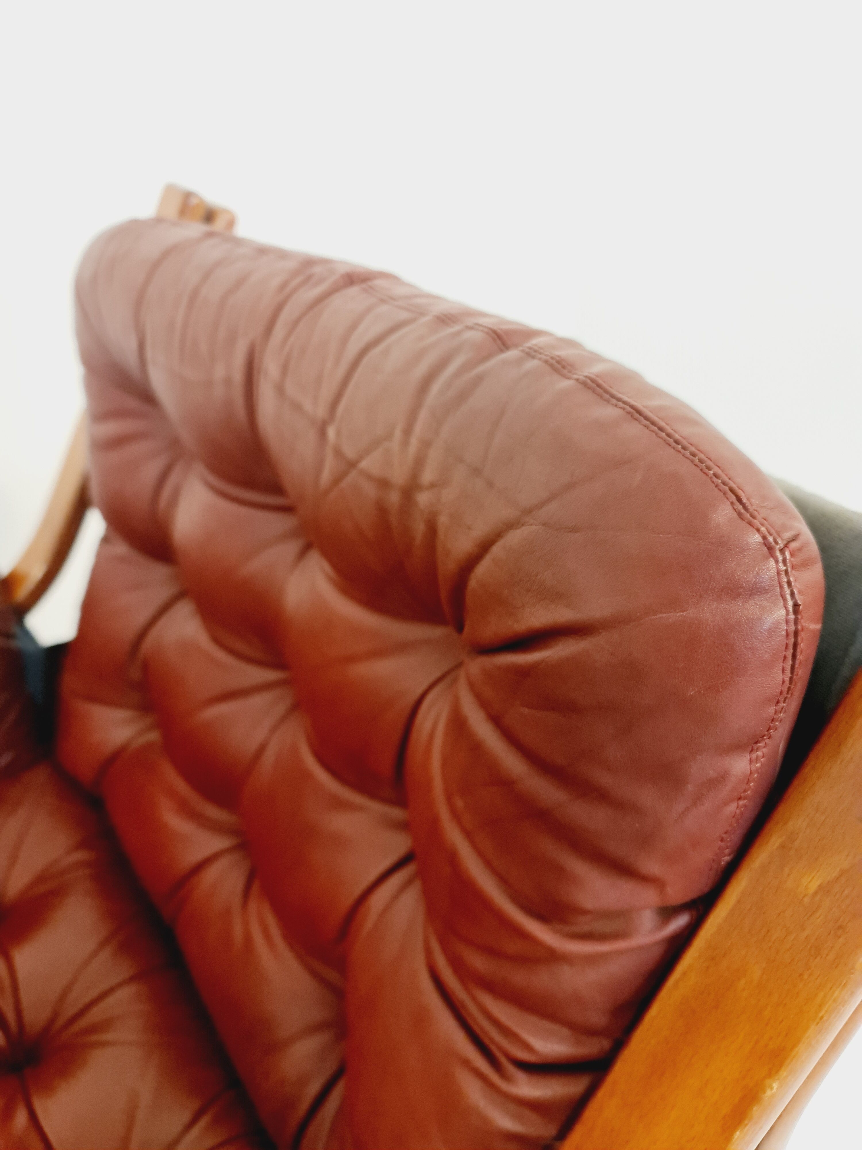 Leather Scandinavian Swedish easy chair, arm chair 1970’s, by Carl-Henrik Spark for Ulferts Sweden