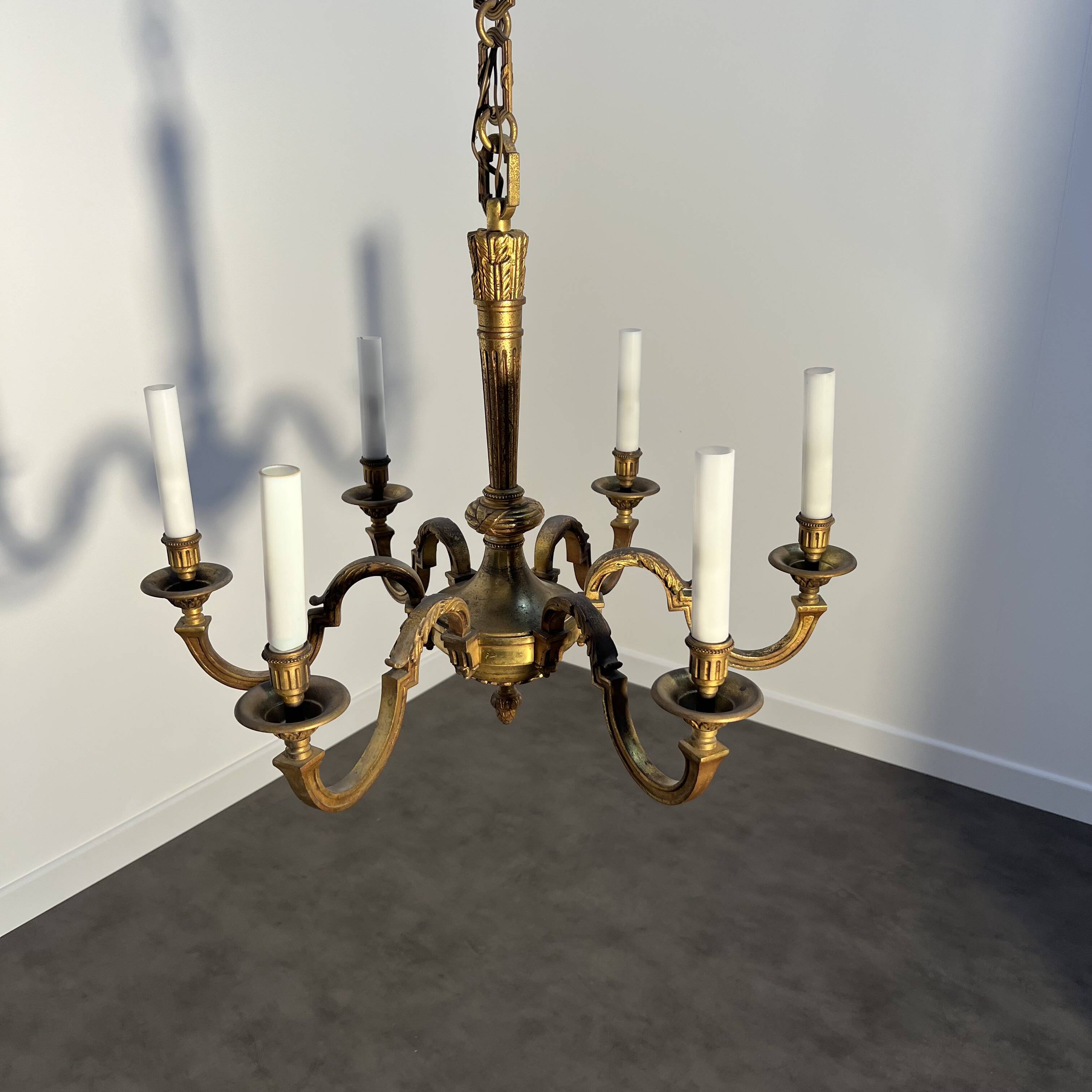 Important six-light chandelier in chiselled gilded bronze, Empire, 19th century