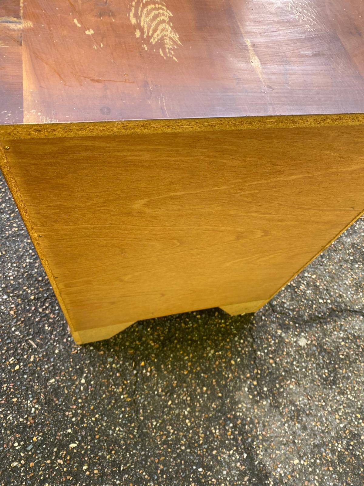 English chest of drawers in light wood with 4 drawers