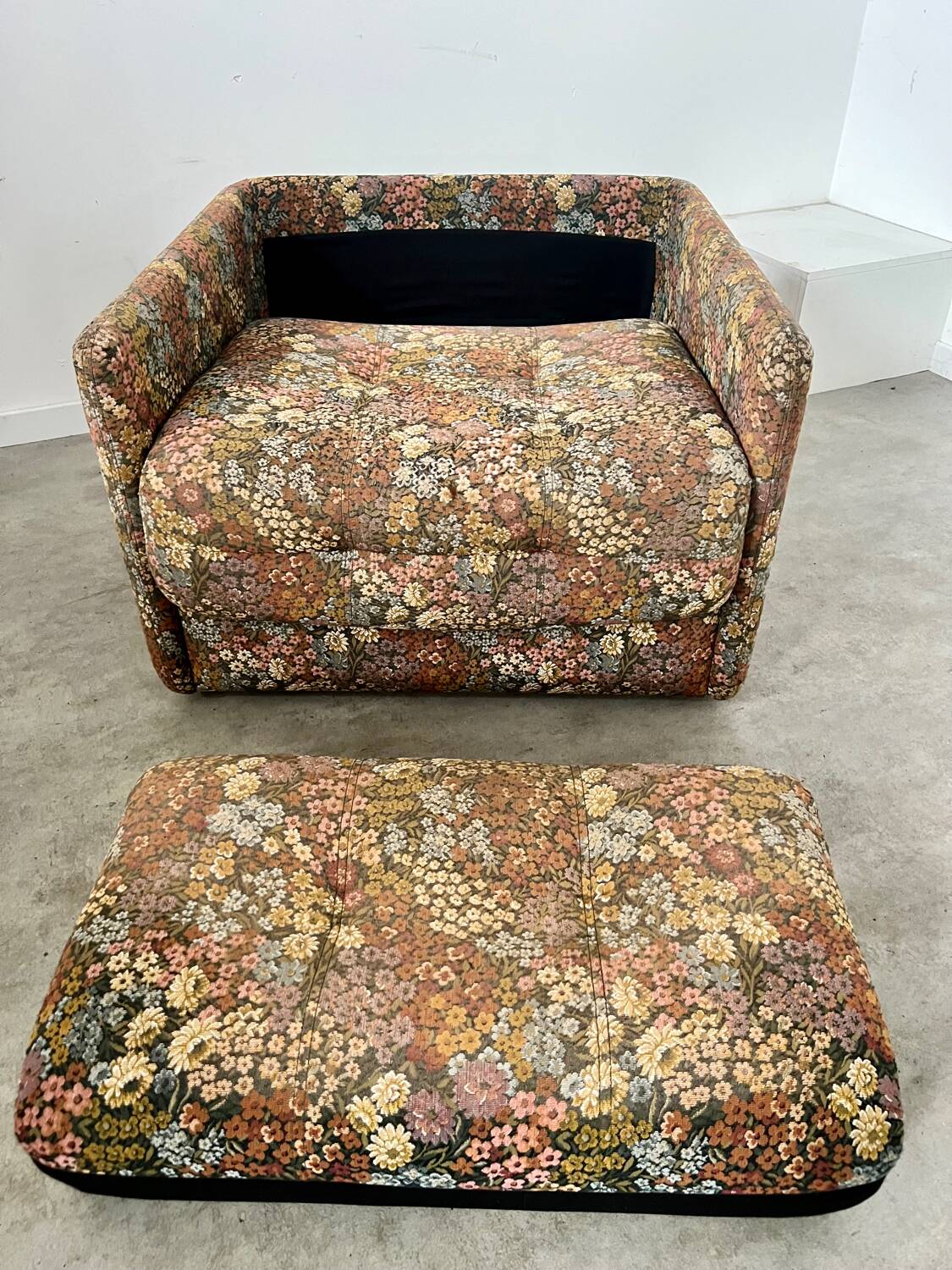 Old floral pattern armchair design Wittmann Austria Josef Hauffmann vintage