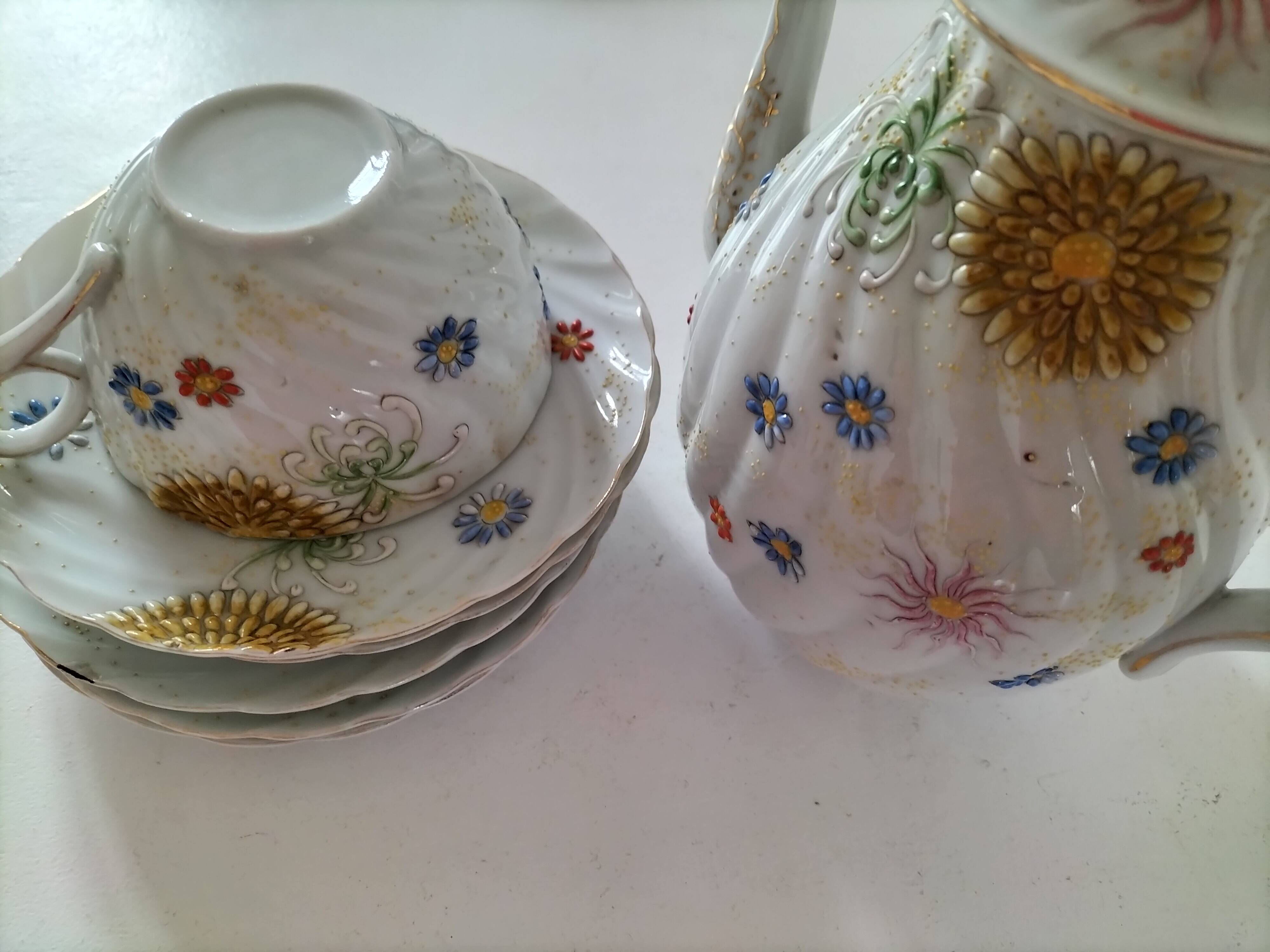 coffee pot, cup and saucers