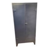 Metal workshop cabinet