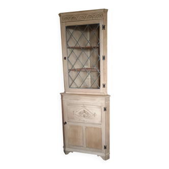 Renovated English corner library