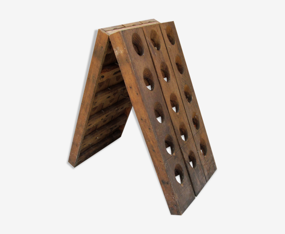 Grille rustique de bouteille de champagne de bouteille de vin antique de chêne pour 30 bouteilles