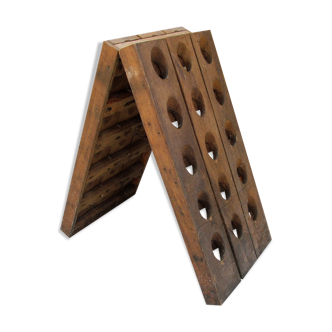 Grille rustique de bouteille de champagne de bouteille de vin antique de chêne pour 30 bouteilles