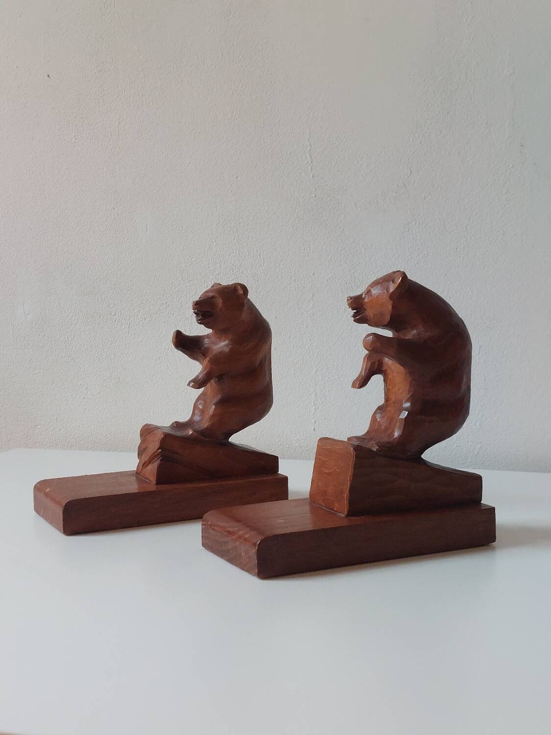 Paire de serre-livres vintage en bois sculpté à la main, décor ours