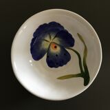 Draining salad bowl with iris decor