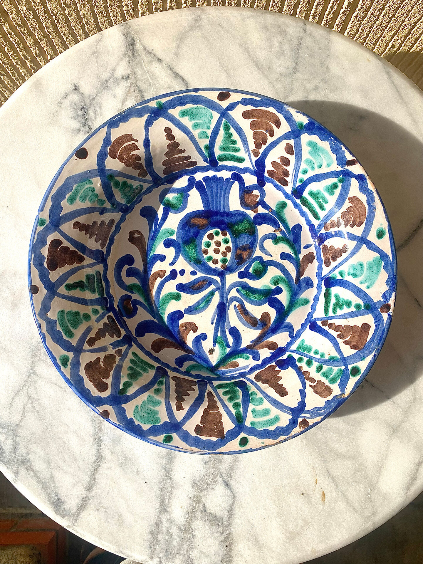 Old large dish in Fajalauza earthenware.