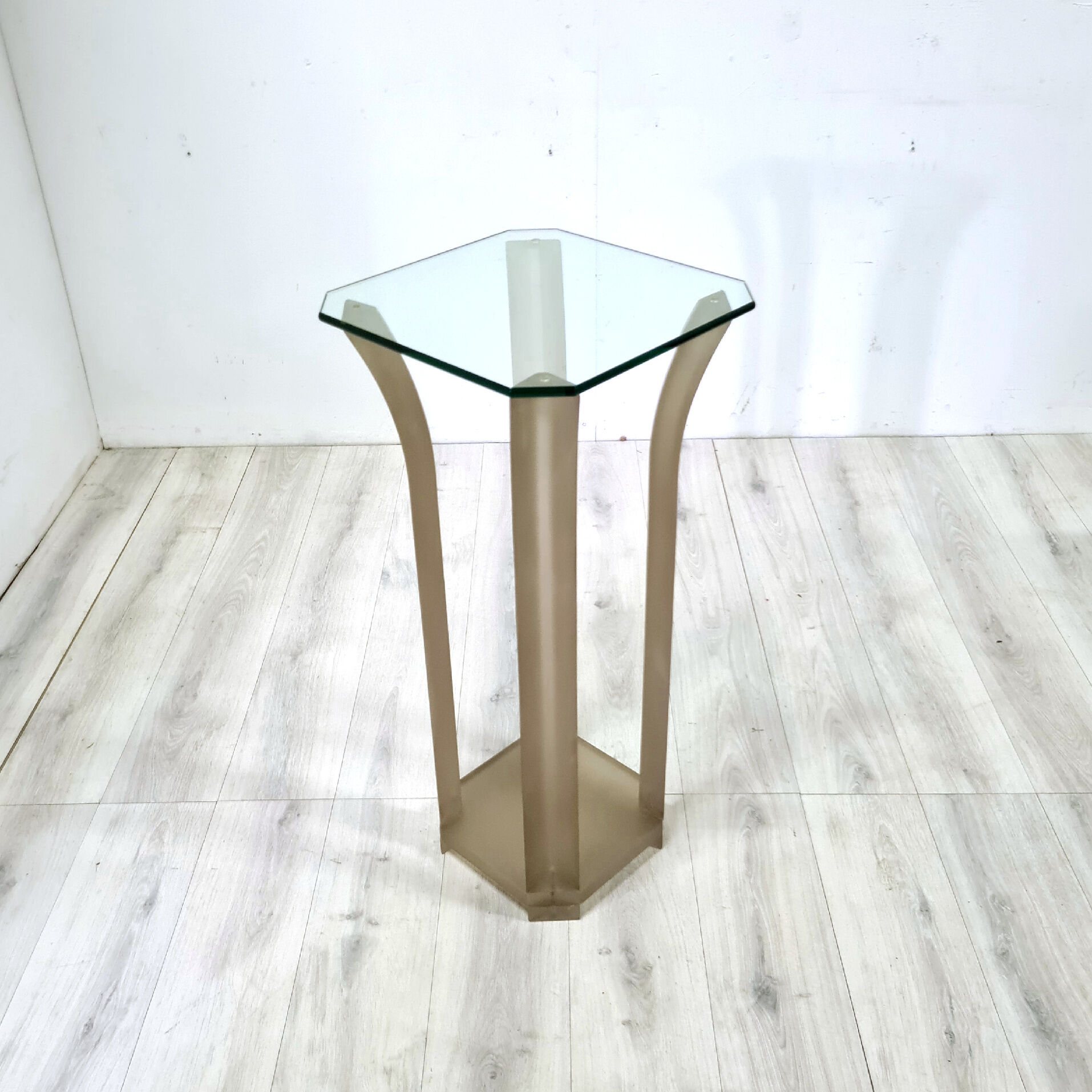 Hollywood regency plexiglass and glass side table, 1980s