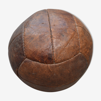 Ballon de football ancien en cuir marron