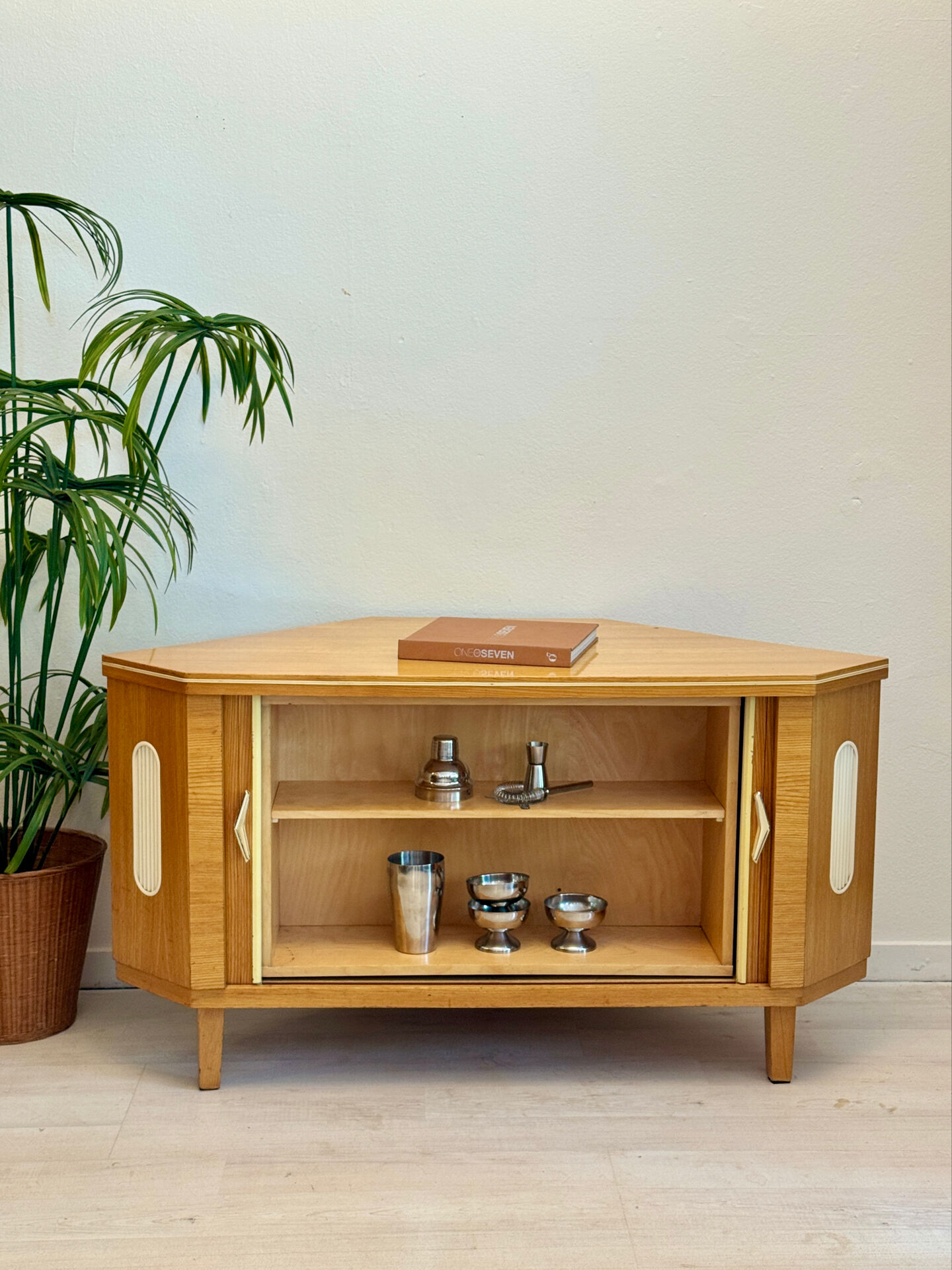 Cabinet de bar vintage « speakeasy »