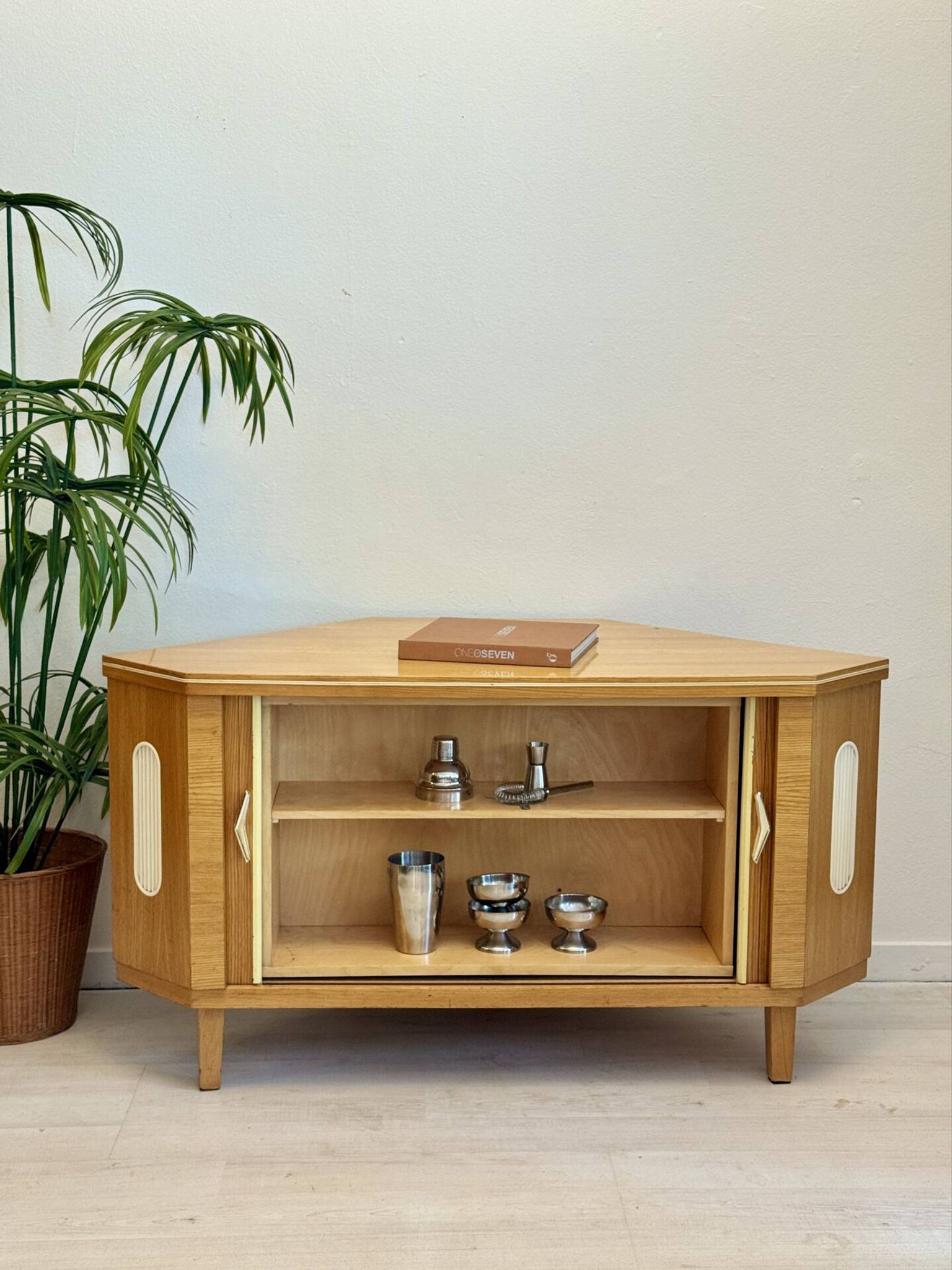 Cabinet de bar vintage « speakeasy »