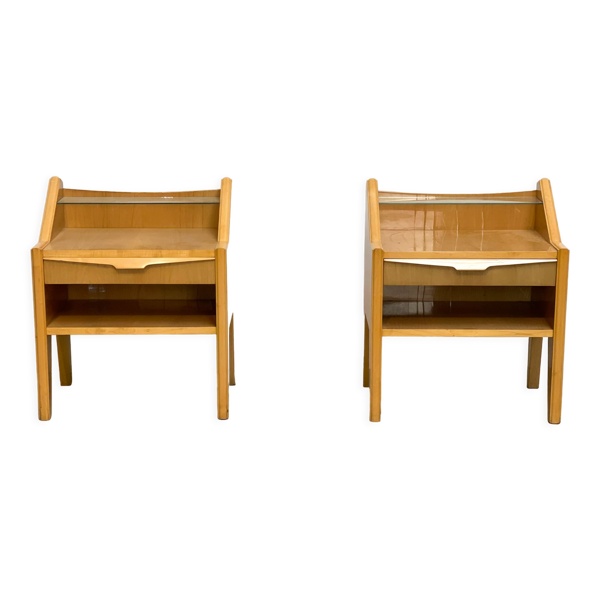 Deux tables de nuit italiennes