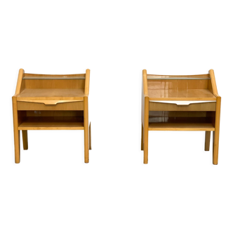 Deux tables de nuit italiennes