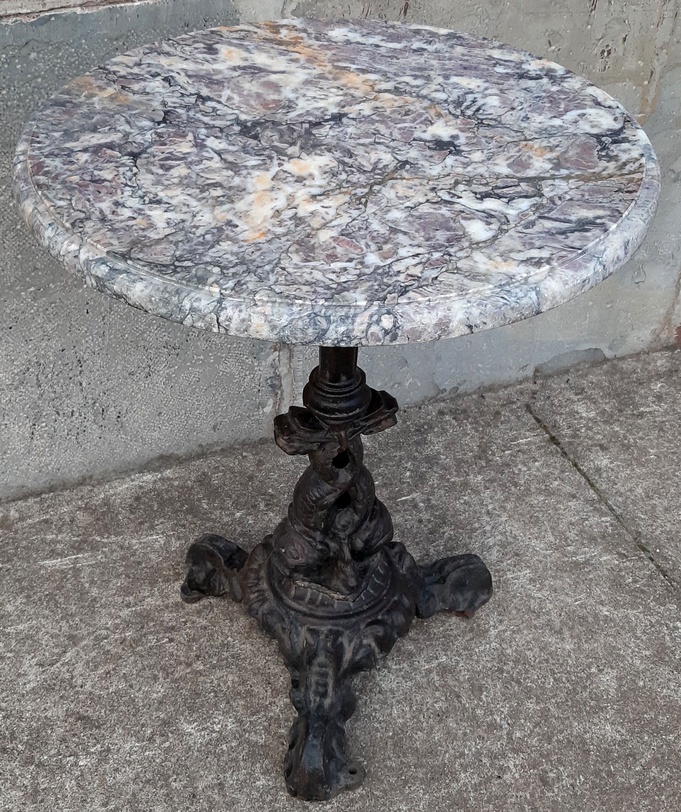 Pedestal table cast iron, marble top