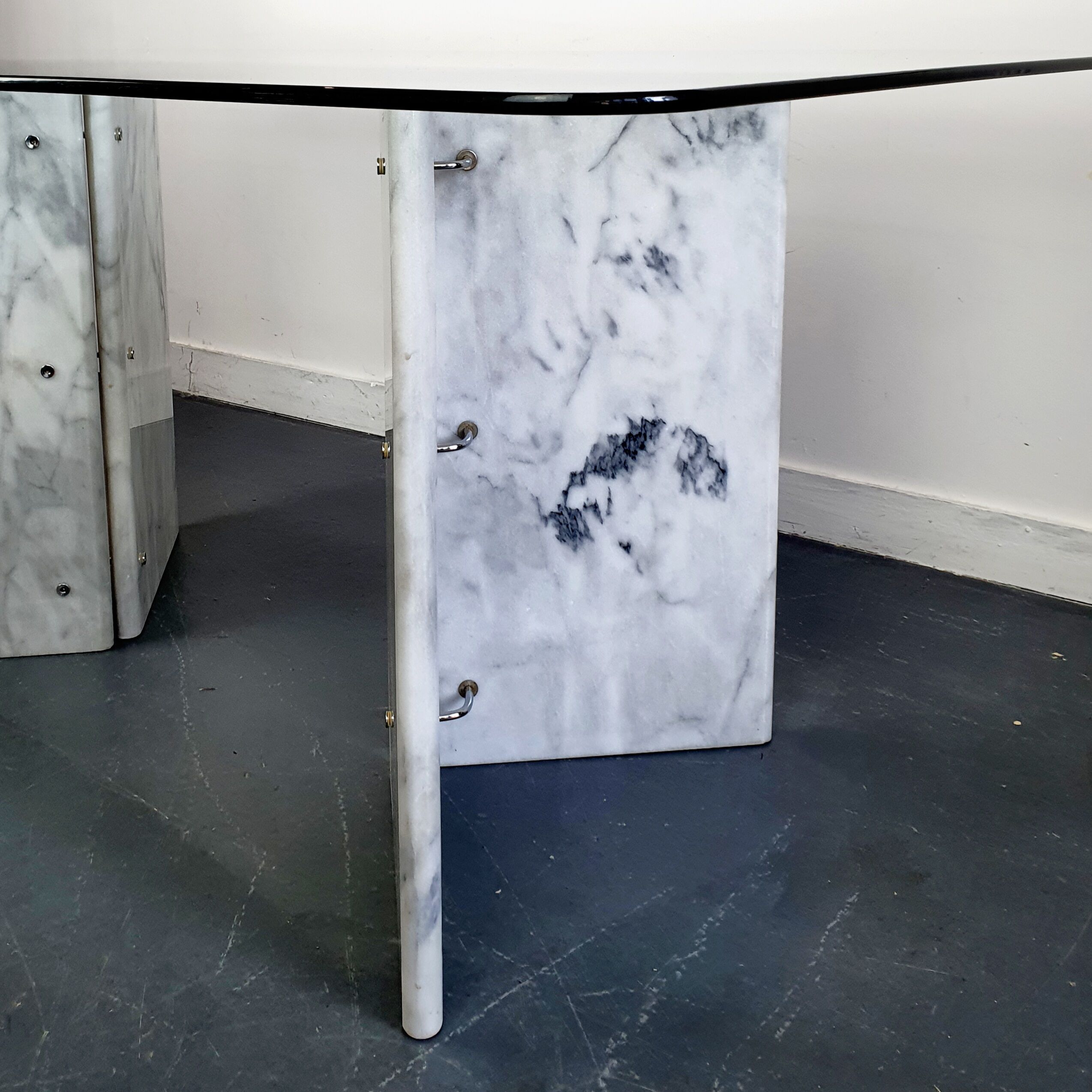 Dining table marble legs Roche Bobois