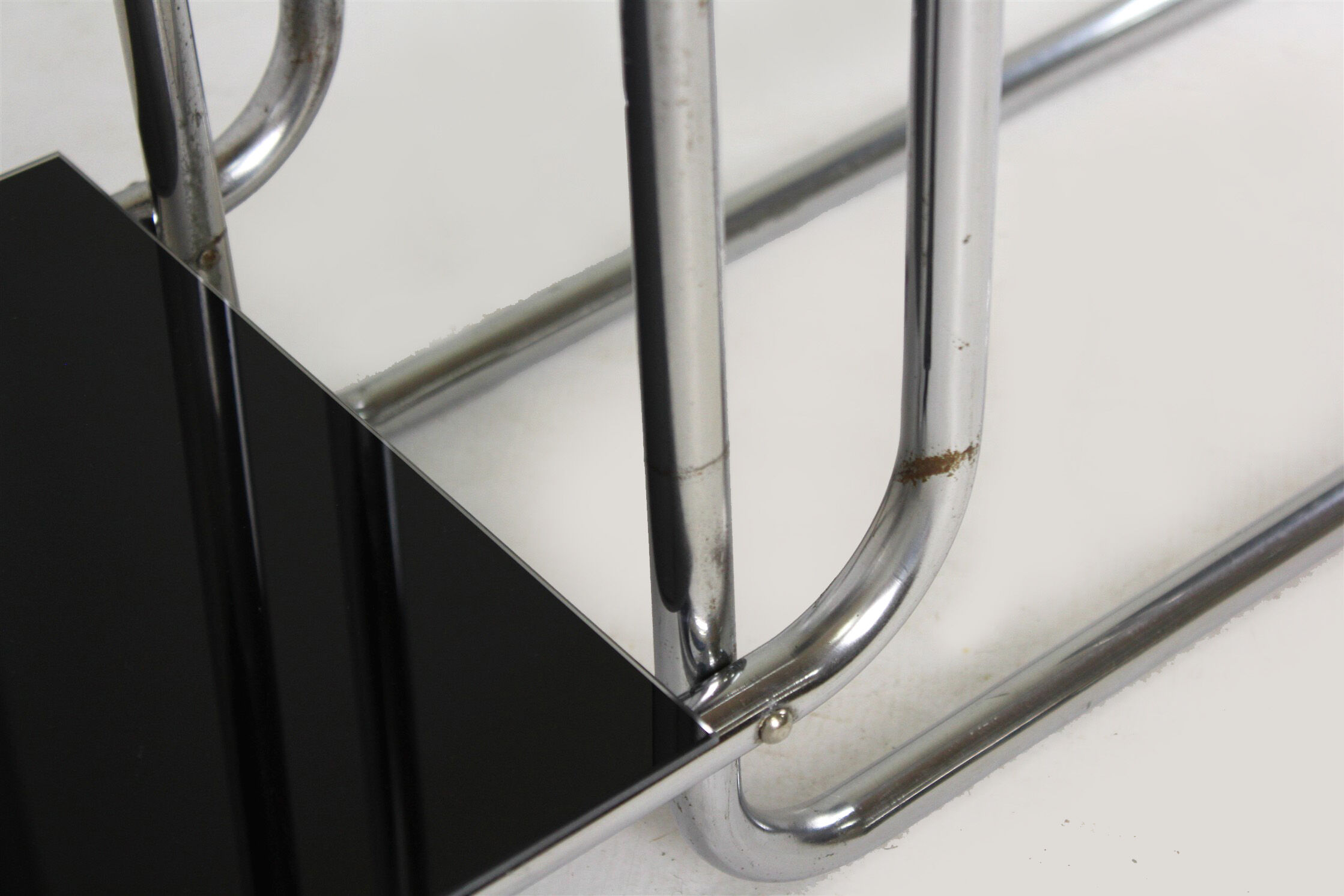 Bauhaus chromed tubular steel shelf, 1940s