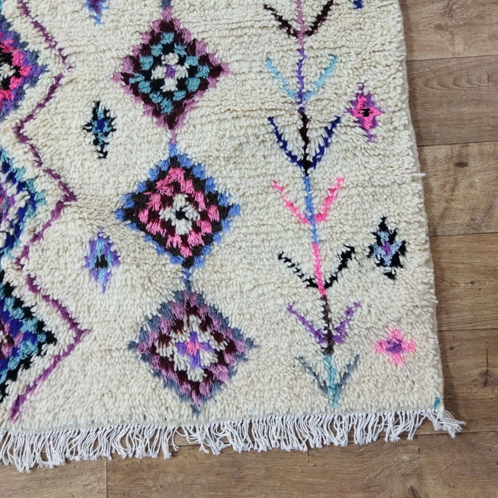 Handmade moroccan berber rug 217 x 117 cm