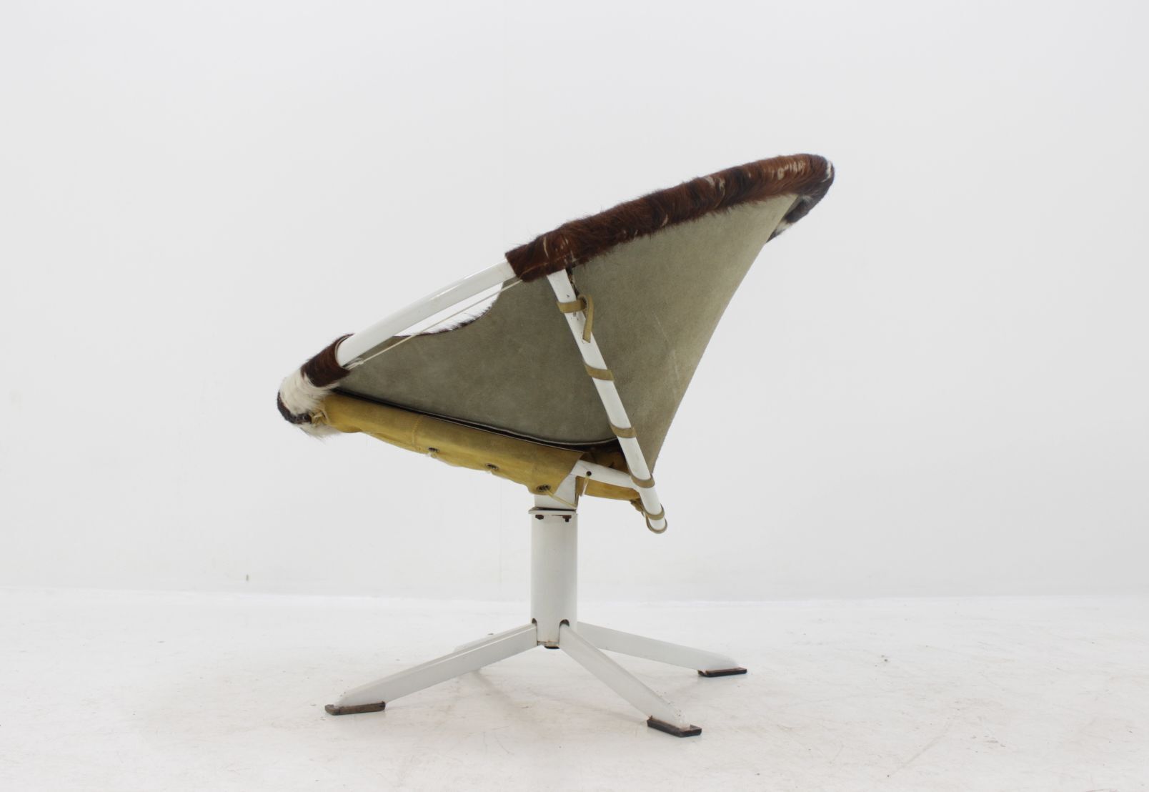 Chaise circle en cuir de vachette de Lusch Erzeugnis 1960s