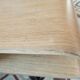 Table basse en bois cintré