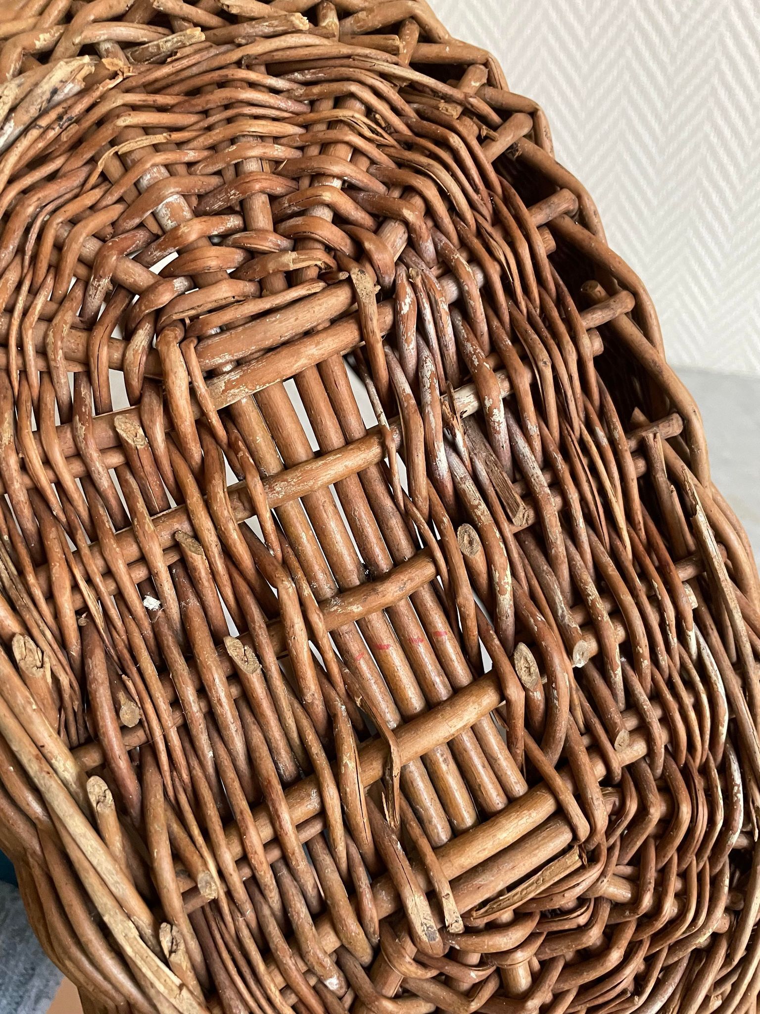 Oval wicker basket