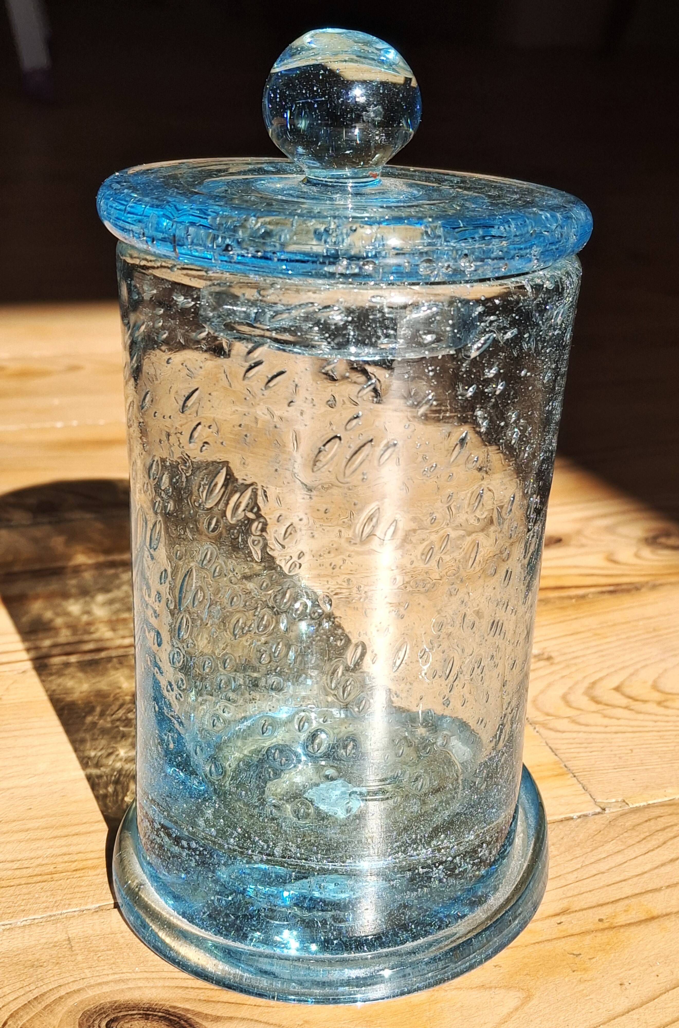 Bonbonnière for deserving children made of bubble glass from Biot, with a lid.