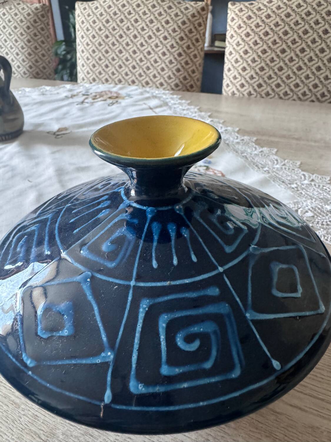 Candy dish - pot with lid