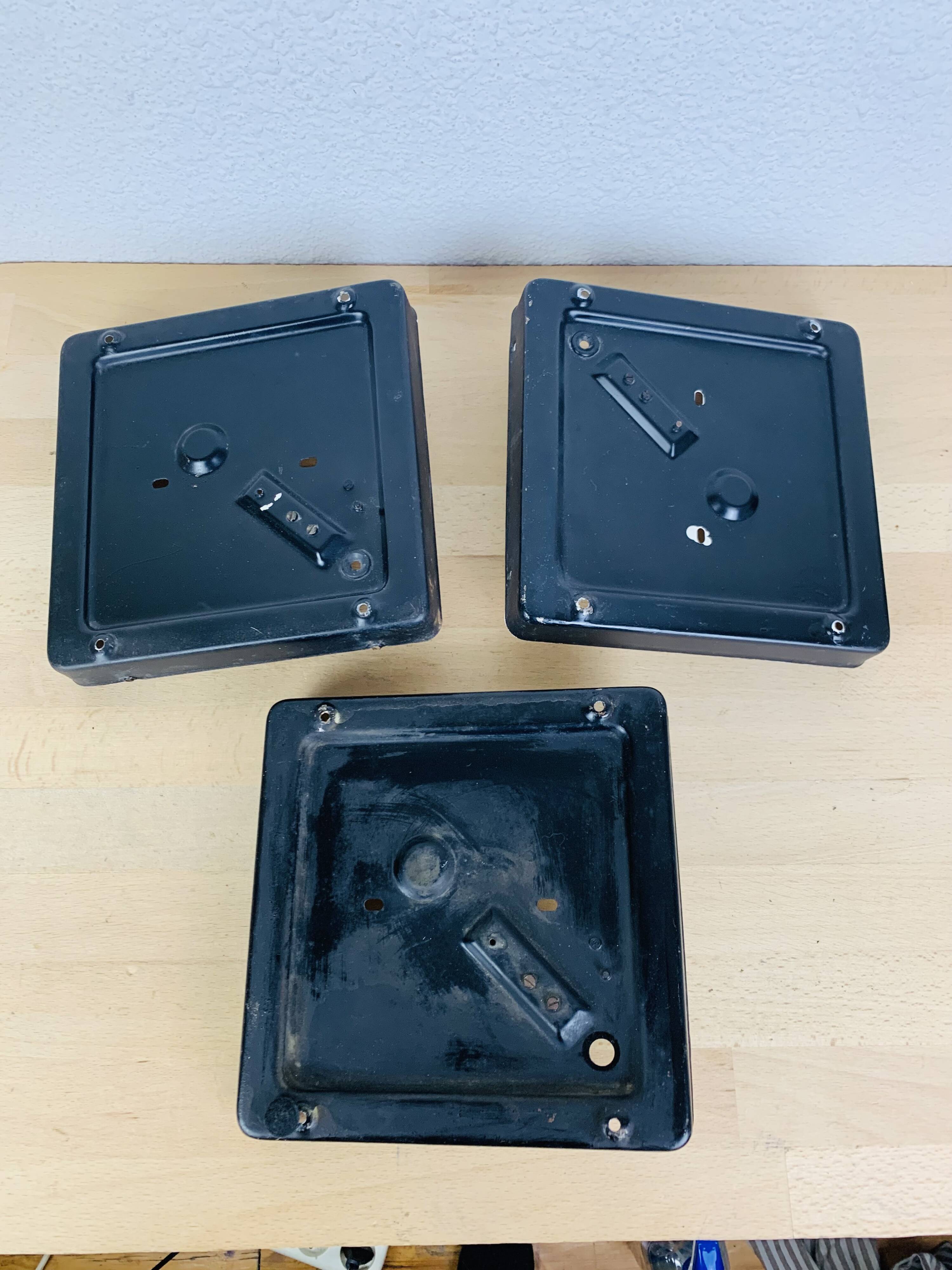 3 square wall lights in chiseled molded glass from the 50s, Holophane