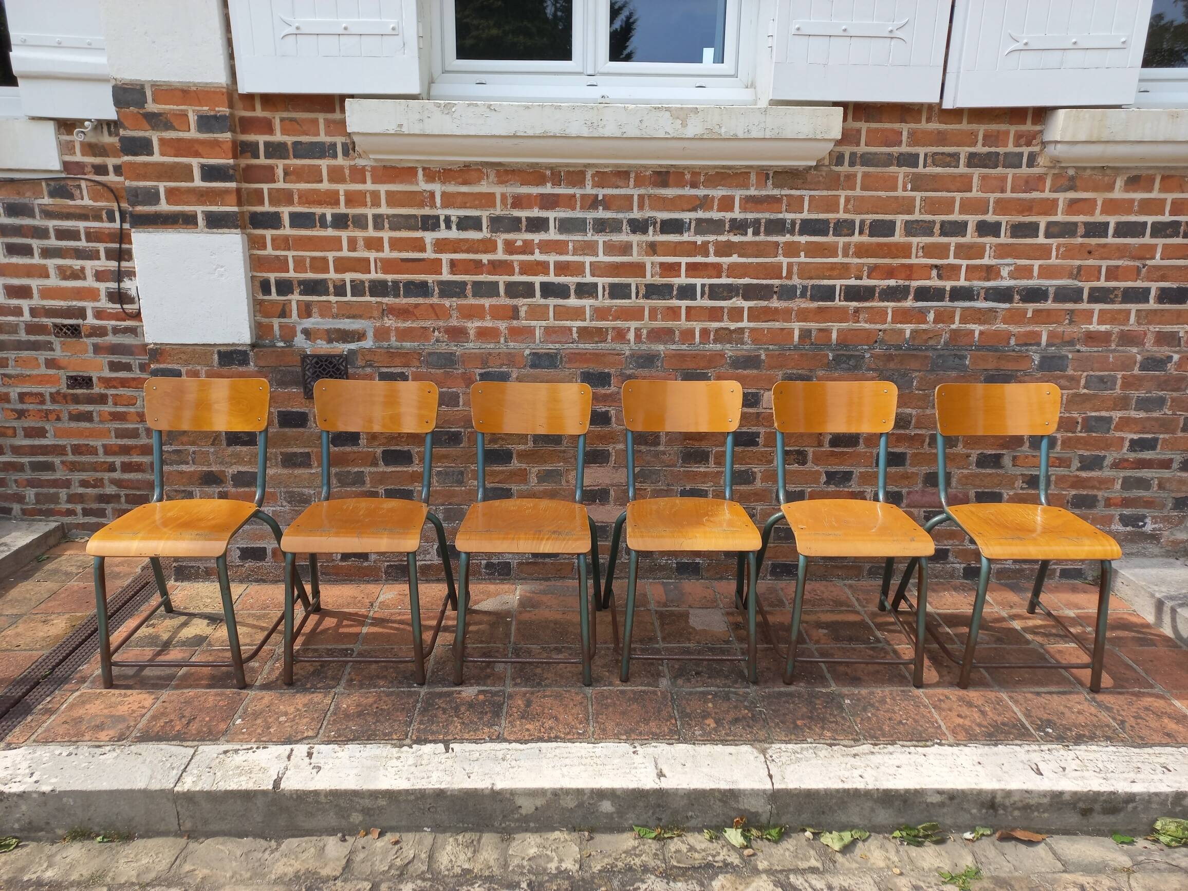6 chaises d'école vintage